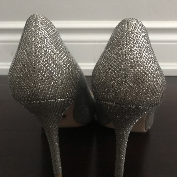 Badgley Mischka Pumps Size 10 - Picture 3 of 4